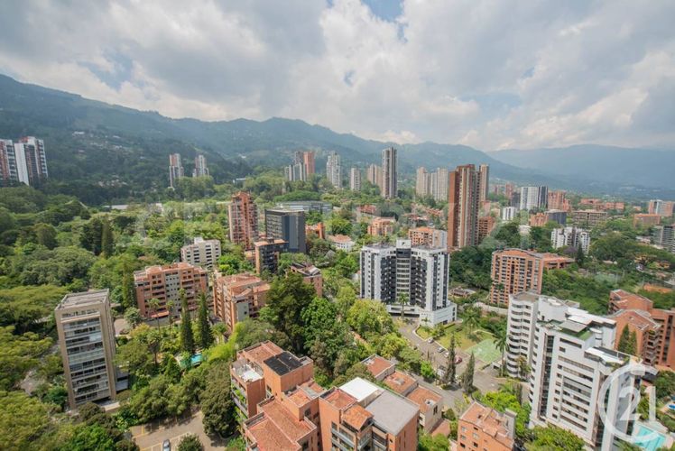 Apartamento de 1 alcoba en arriendo en El Castillo, Medellín, 72 m² · foto 2 de 19