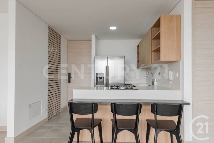 Apartamento de 1 alcoba en arriendo en El Castillo, Medellín, 72 m² · foto 3 de 19