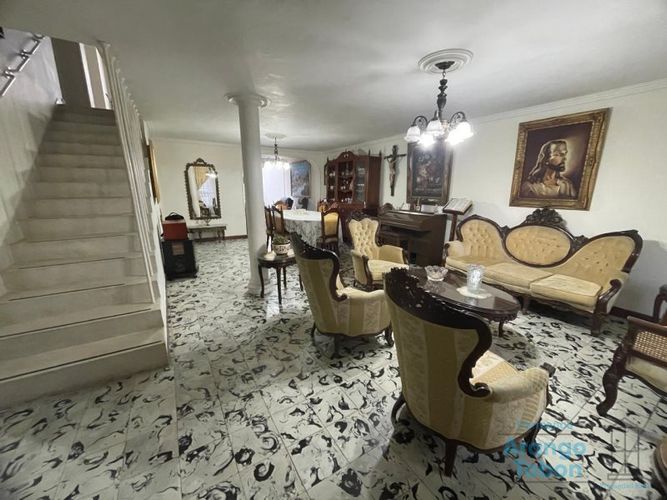 Casa de 7 alcobas en venta en Belén Rosales, Medellín, 310 m² · foto 2 de 24