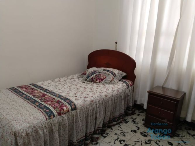 Casa de 7 alcobas en venta en Belén Rosales, Medellín, 310 m² · foto 7 de 24