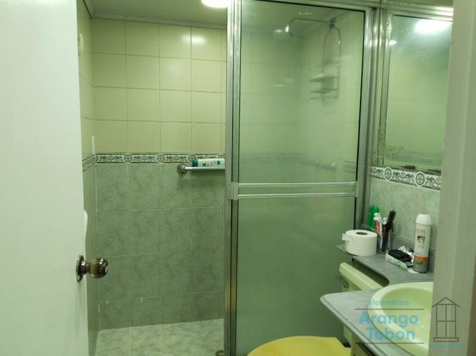 Casa de 7 alcobas en venta en Belén Rosales, Medellín, 310 m² · foto 13 de 24