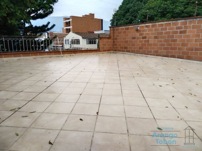 Casa de 7 alcobas en venta en Belén Rosales, Medellín, 310 m² · foto 20 de 24