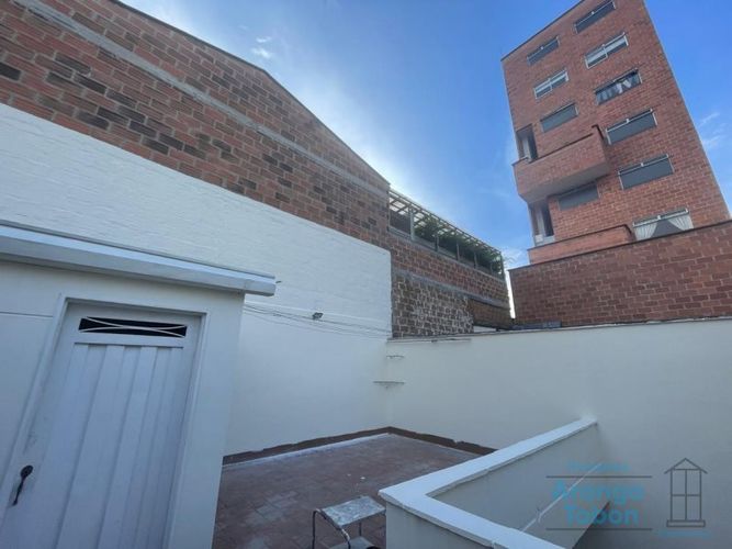 Casa de 7 alcobas en venta en Belén Rosales, Medellín, 310 m² · foto 22 de 24