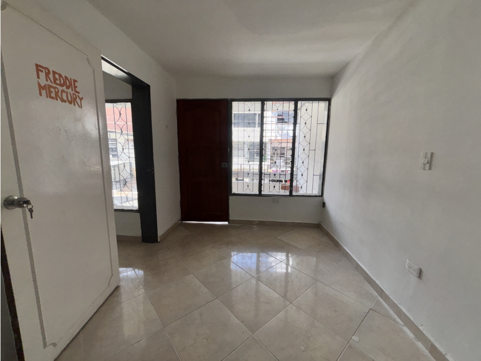 Casa en arriendo en El Poblado, Medellín · foto 5 de 24