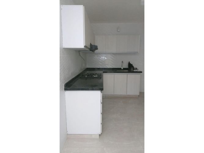 Casa de 7 alcobas en venta en San Alonso, Girón, 128 m² · foto 2 de 24