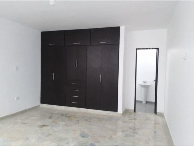 Casa de 7 alcobas en venta en San Alonso, Girón, 128 m² · foto 3 de 24
