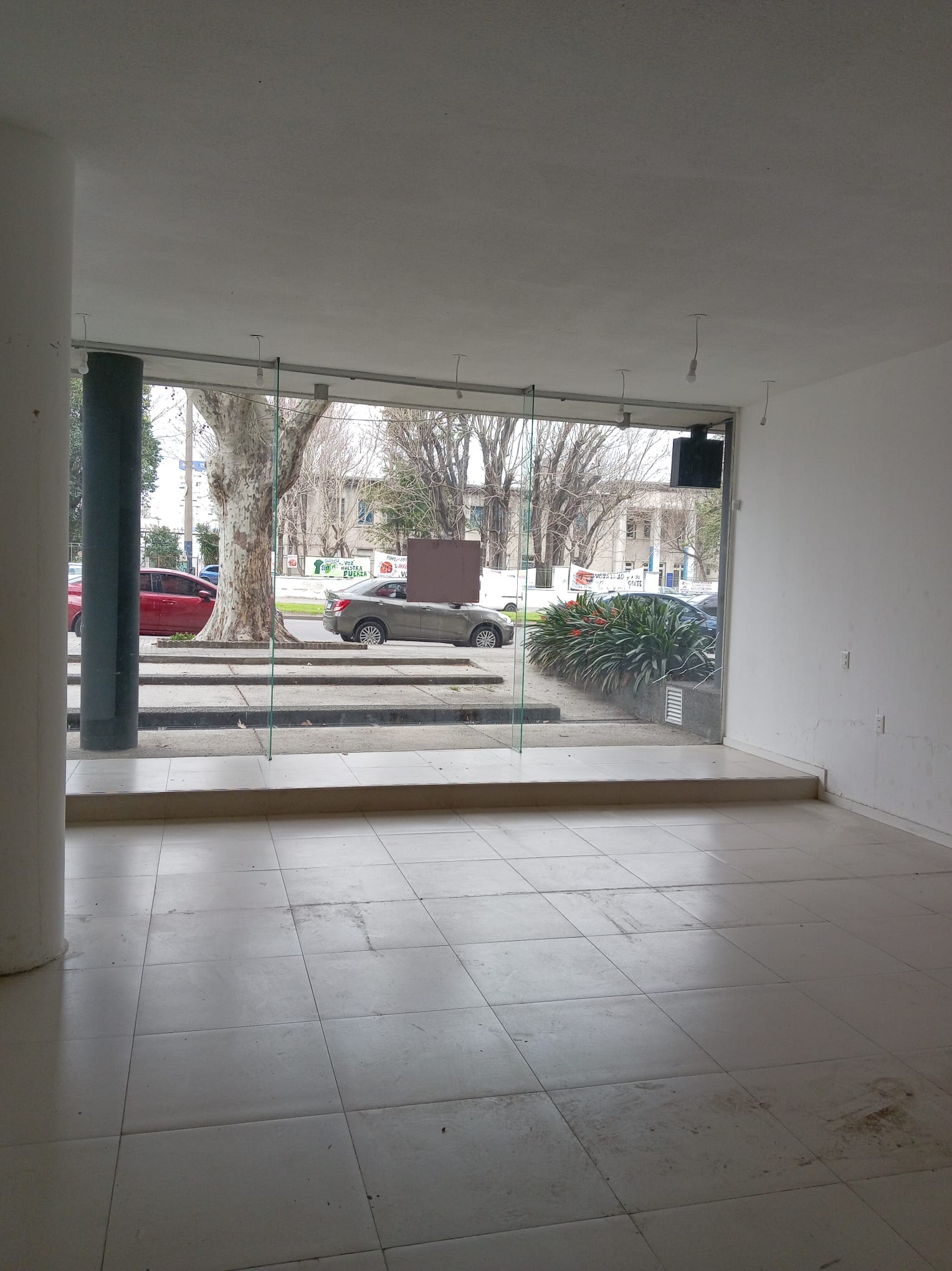 Gran local comercial en excelente punto. · Foto 5