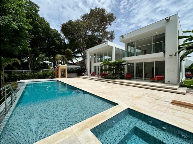 Casa de 5 alcobas en venta en Ricaurte, Chía, 650 m² · foto 2 de 24