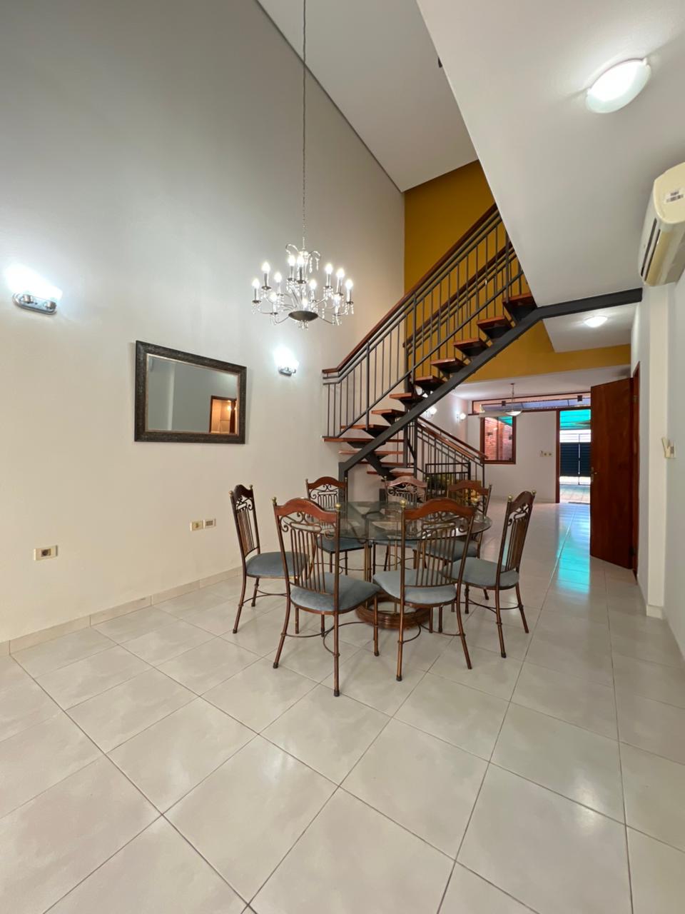 Alquilo Duplex Semi amoblado en Bo.Ycua Sati. — foto 3