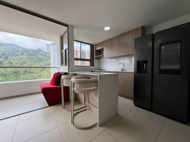 Apartamento de 3 alcobas en venta en Las Lomitas, Sabaneta, 85 m² · foto 3 de 23
