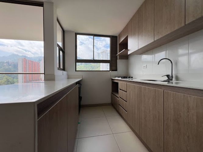 Apartamento de 3 alcobas en venta en Las Lomitas, Sabaneta, 85 m² · foto 4 de 23