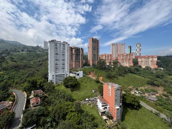Apartamento de 3 alcobas en venta en Las Lomitas, Sabaneta, 85 m² · foto 19 de 23