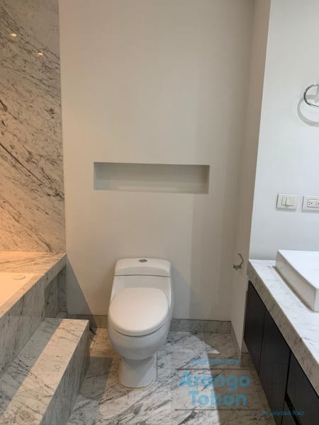 Apartamento de 3 alcobas en venta en Los Balsos, Medellín, 365 m² · foto 11 de 22