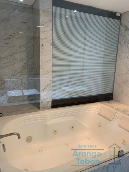 Apartamento de 3 alcobas en venta en Los Balsos, Medellín, 365 m² · foto 13 de 22