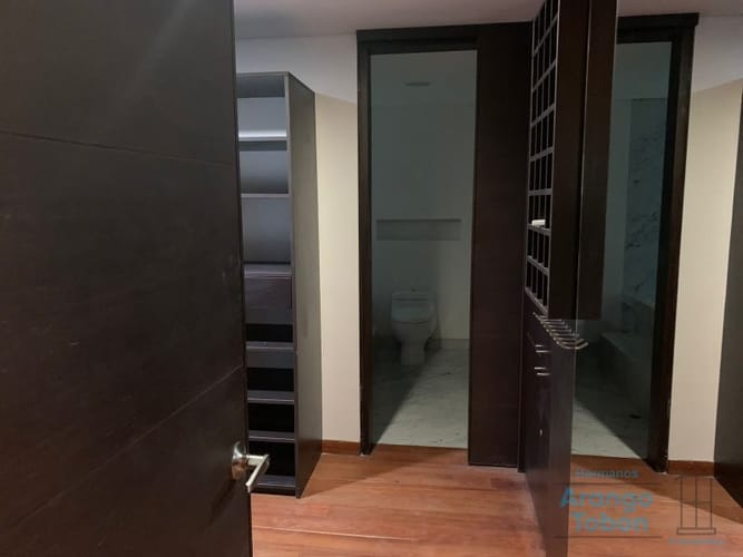 Apartamento de 3 alcobas en venta en Los Balsos, Medellín, 365 m² · foto 16 de 22