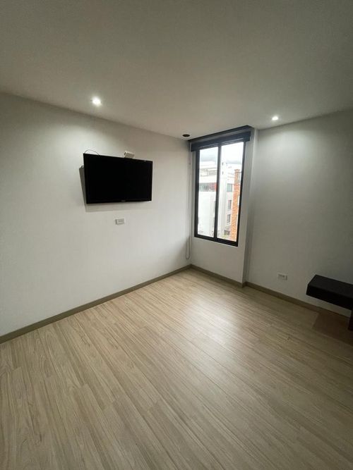 Apartamento de 2 alcobas en venta en Santa Barbara Occidental, Bogotá, 98 m² · foto 14 de 19