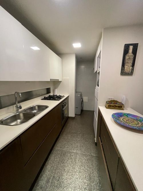 Apartamento de 2 alcobas en venta en Santa Barbara Occidental, Bogotá, 98 m² · foto 3 de 19