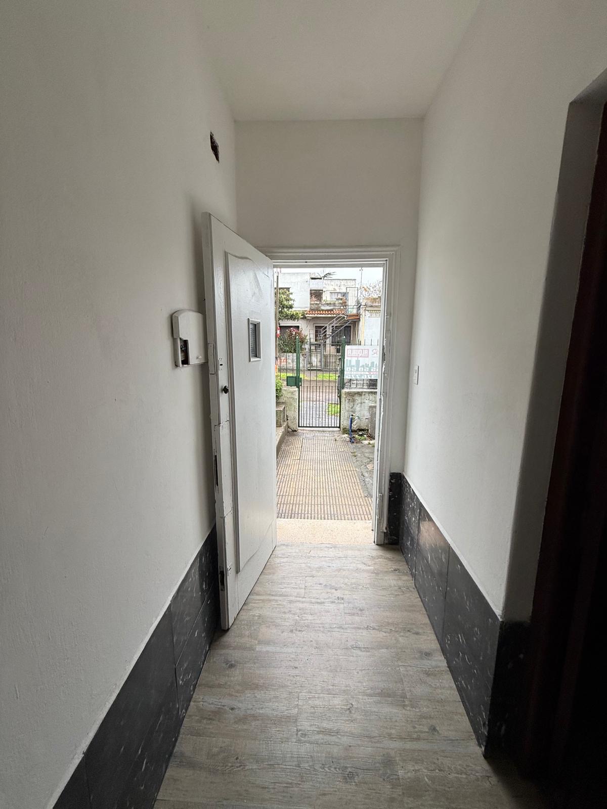 Casa de 2 dormitorios con patio y lugar para vehículo – $22.000 · Foto 9