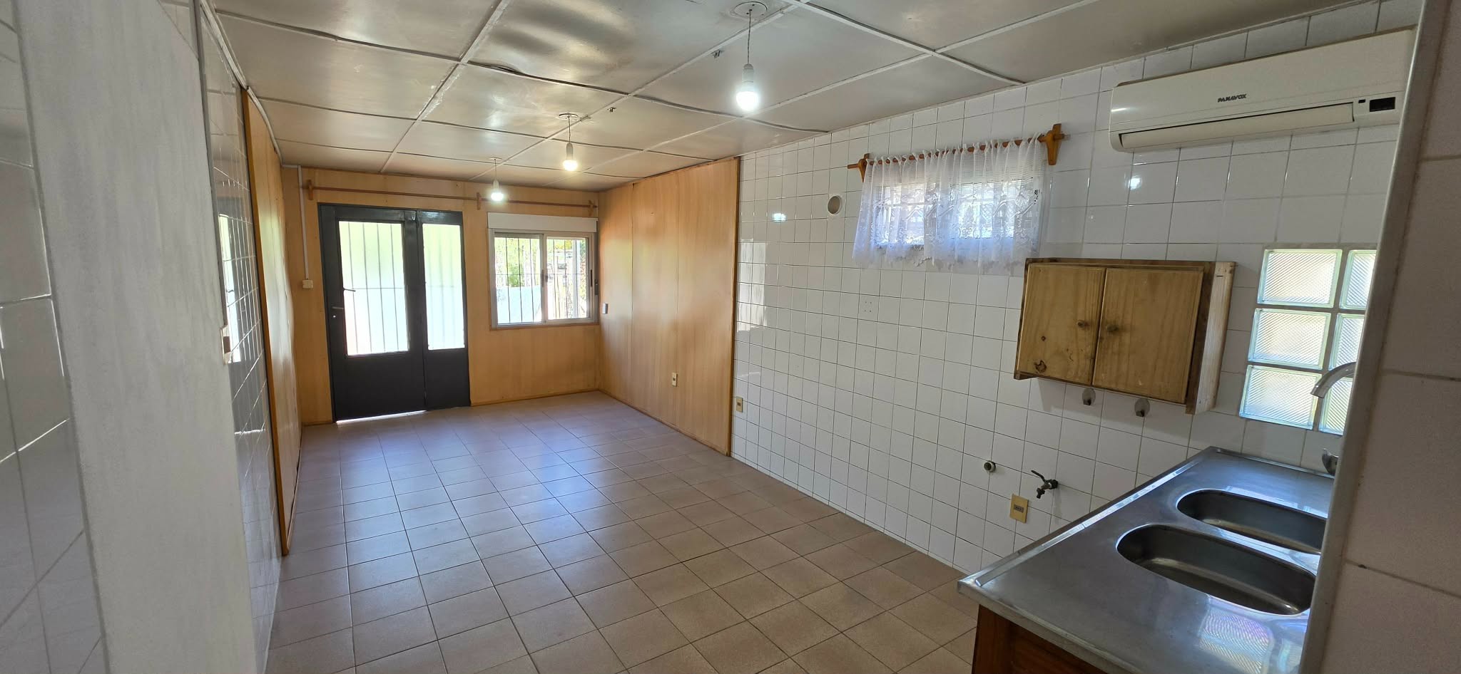 Muy linda y acogedora casa de 1 dormitorio, ubicada en muy buen punto de Pinar Norte, sobre José Ortega y Gasset esquina Mallorca, 30 m2 edificados.
