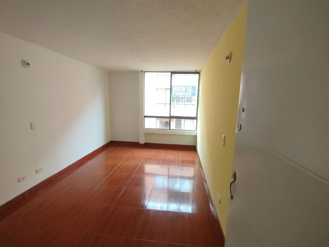 Apartamento de 3 alcobas en venta en Uaecd 007, Soacha, 50 m² · foto 2 de 21