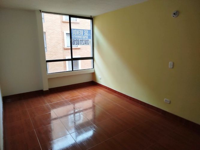 Apartamento de 3 alcobas en venta en Uaecd 007, Soacha, 50 m² · foto 4 de 21