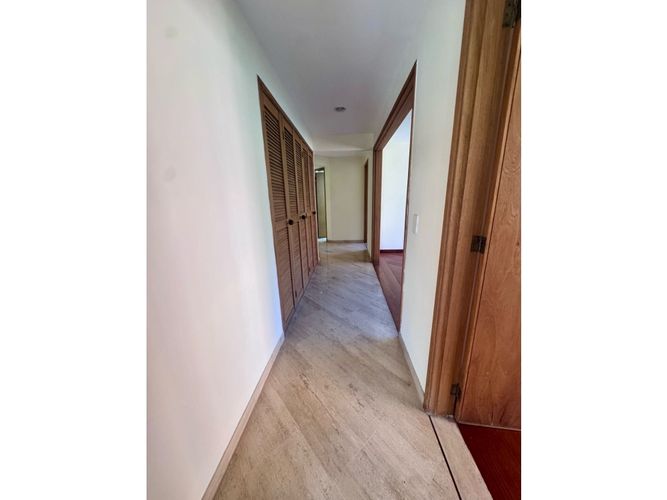 Apartamento de 3 alcobas en arriendo en La Florida, Medellín, 172 m² · foto 3 de 24