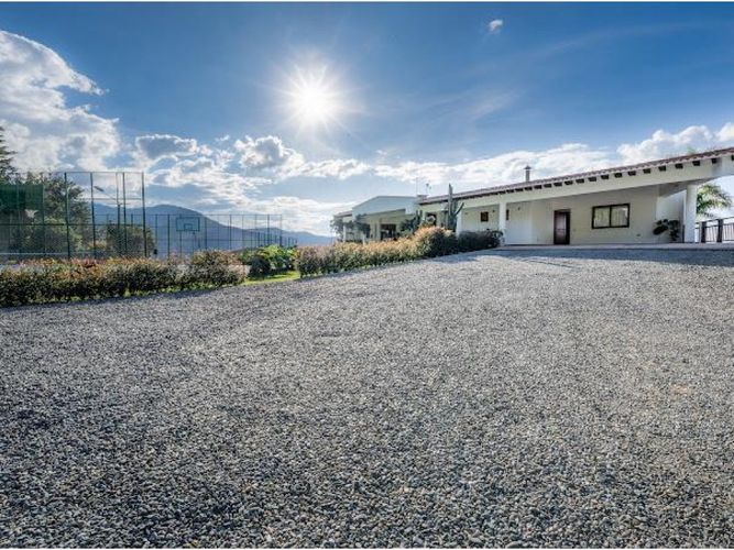 Casa de 7 alcobas en venta en Loma Del Escobero, Medellín, 1030 m² · foto 4 de 20
