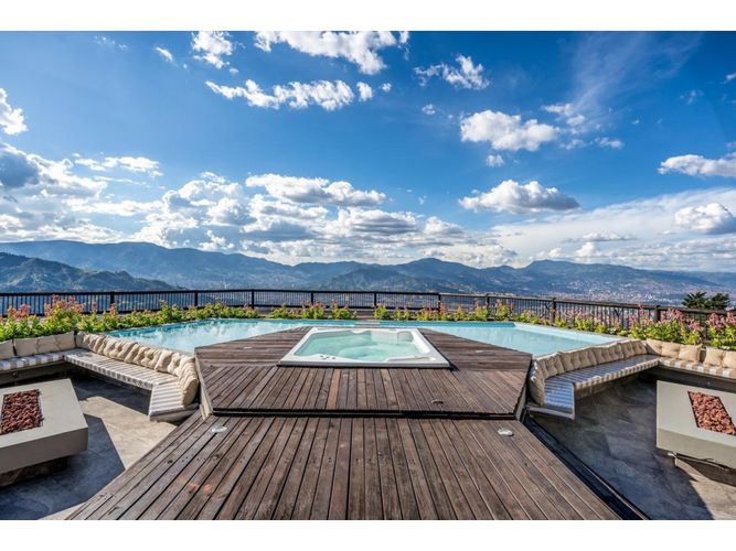 Casa de 7 alcobas en venta en Loma Del Escobero, Medellín, 1030 m² · foto 5 de 20