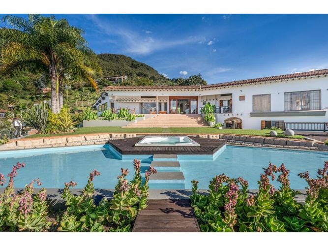 Casa de 7 alcobas en venta en Loma Del Escobero, Medellín, 1030 m² · foto 6 de 20