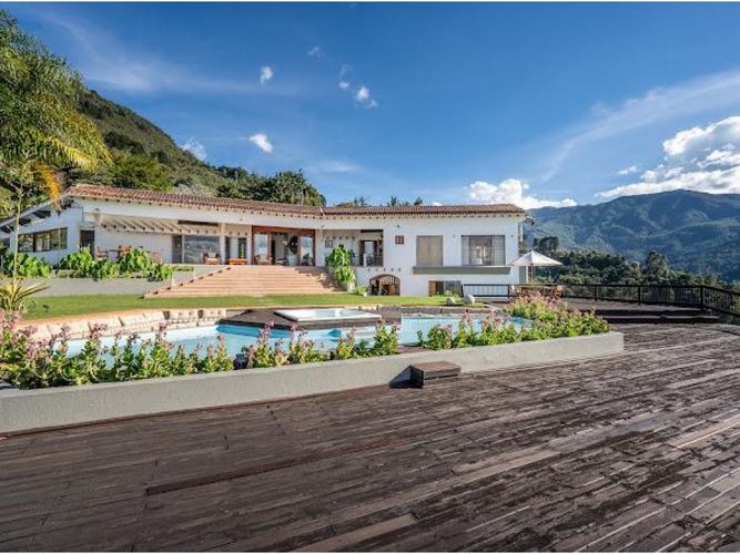 Casa de 7 alcobas en venta en Loma Del Escobero, Medellín, 1030 m² · foto 7 de 20