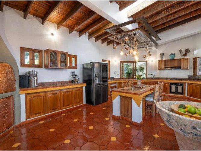 Casa de 7 alcobas en venta en Loma Del Escobero, Medellín, 1030 m² · foto 9 de 20
