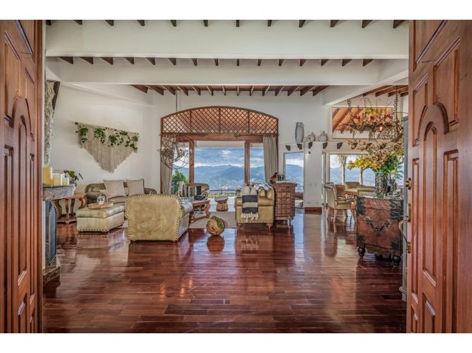 Casa de 7 alcobas en venta en Loma Del Escobero, Medellín, 1030 m² · foto 10 de 20