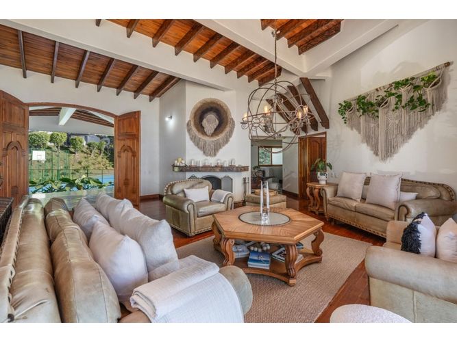 Casa de 7 alcobas en venta en Loma Del Escobero, Medellín, 1030 m² · foto 11 de 20