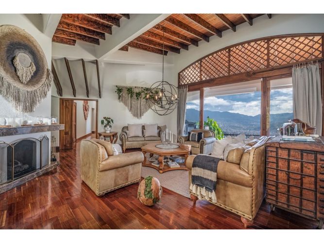 Casa de 7 alcobas en venta en Loma Del Escobero, Medellín, 1030 m² · foto 14 de 20