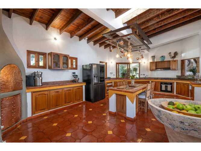 Casa de 7 alcobas en venta en Loma Del Escobero, Medellín, 1030 m² · foto 15 de 20
