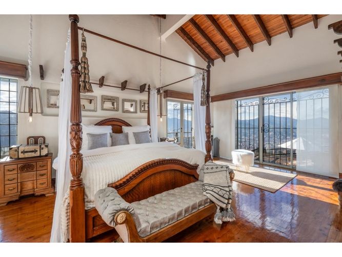 Casa de 7 alcobas en venta en Loma Del Escobero, Medellín, 1030 m² · foto 18 de 20