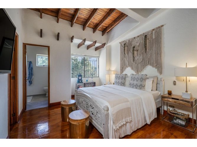 Casa de 7 alcobas en venta en Loma Del Escobero, Medellín, 1030 m² · foto 19 de 20