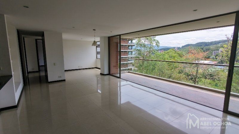 Apartamento de 2 alcobas en arriendo en El Tesoro, Medellín, 150 m² · foto 2 de 24
