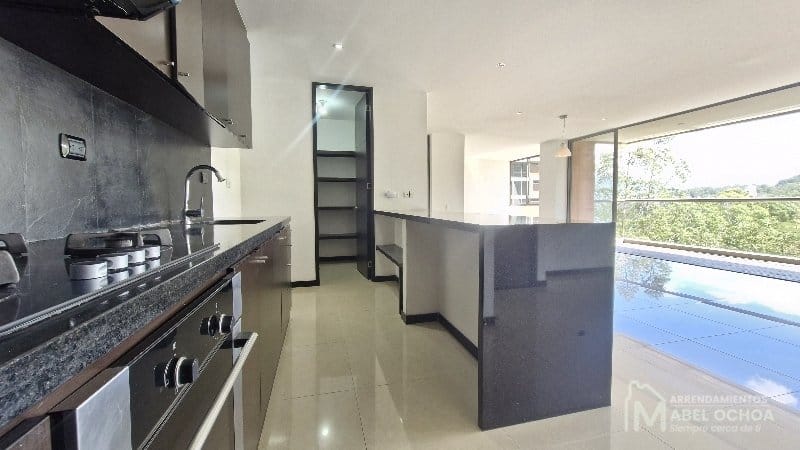 Apartamento de 2 alcobas en arriendo en El Tesoro, Medellín, 150 m² · foto 8 de 24
