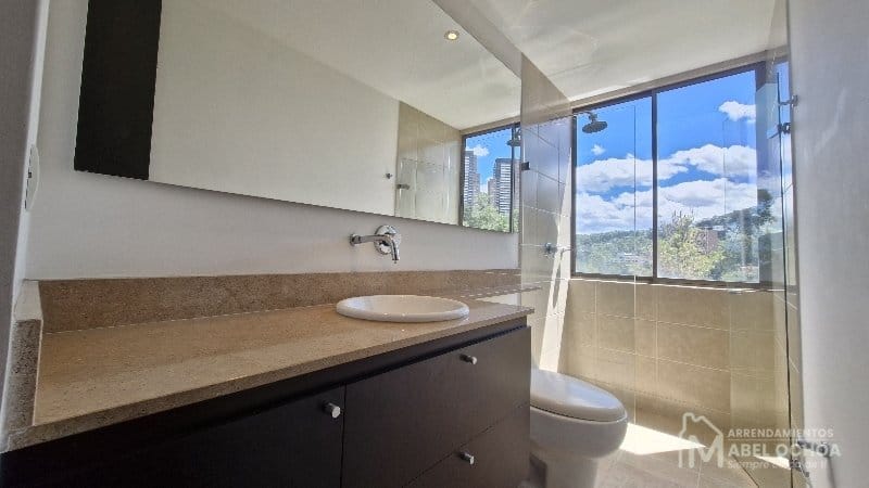 Apartamento de 2 alcobas en arriendo en El Tesoro, Medellín, 150 m² · foto 13 de 24