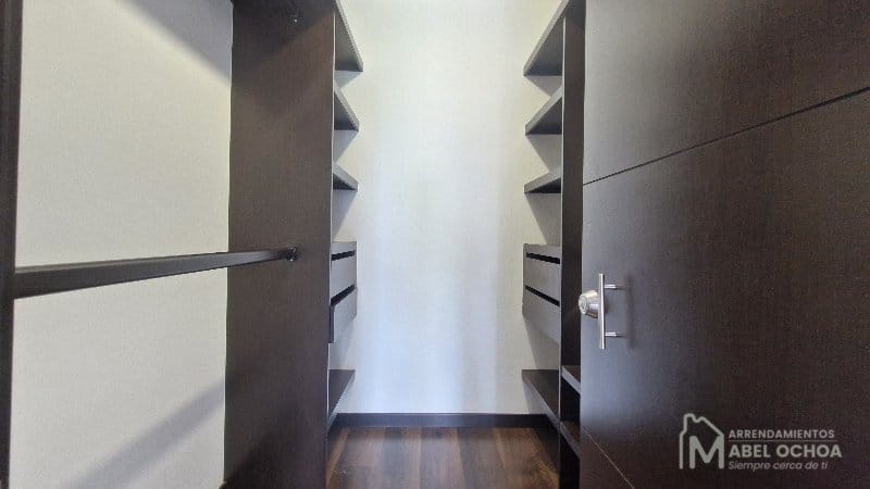 Apartamento de 2 alcobas en arriendo en El Tesoro, Medellín, 150 m² · foto 19 de 24