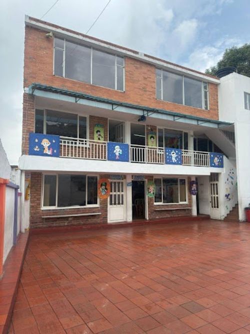 Casa de 13 alcobas en venta en La Floresta, Zipaquirá, 530 m² · foto 3 de 7