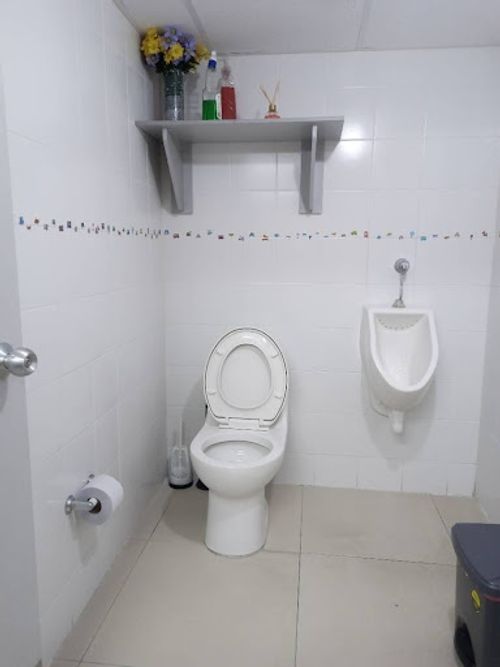 Local en venta en Altos Del Poblado, Medellín, 870 m² · foto 2 de 4
