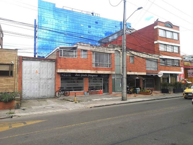 Casa de 6 alcobas en venta en Cedritos, Bogotá, 1215 m² · foto 2 de 16