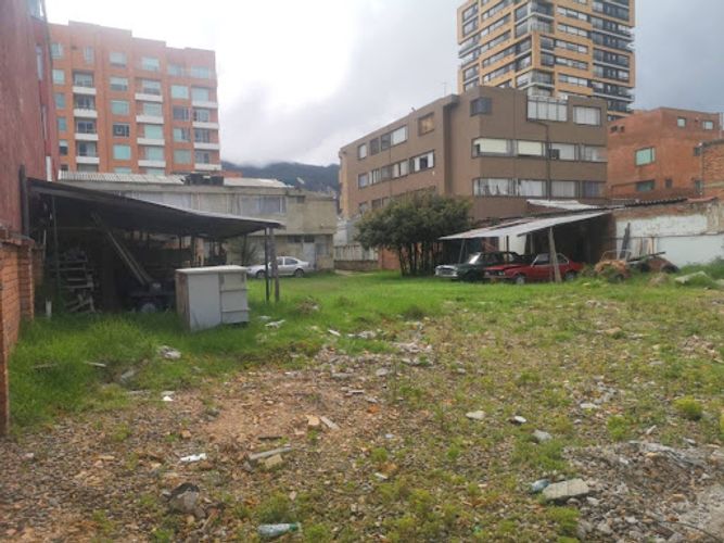 Casa de 6 alcobas en venta en Cedritos, Bogotá, 1215 m² · foto 15 de 16