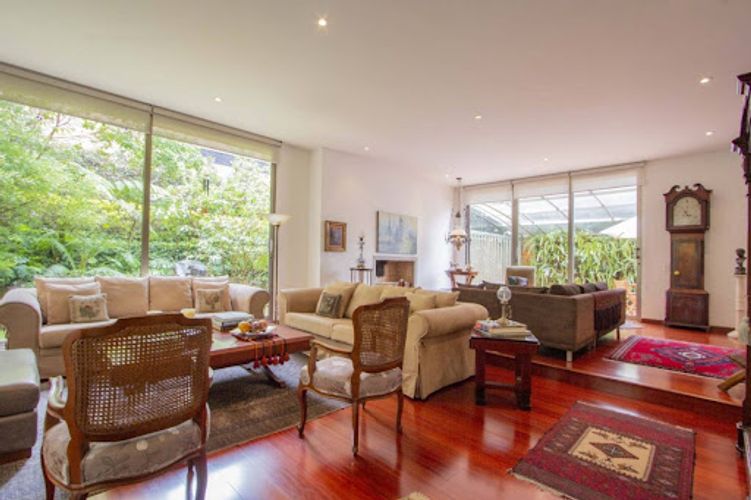 Apartamento de 2 alcobas en venta en El Refugio, Bogotá, 165 m² · foto 2 de 24