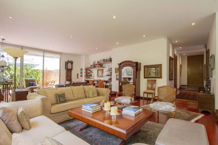 Apartamento de 2 alcobas en venta en El Refugio, Bogotá, 165 m² · foto 12 de 24