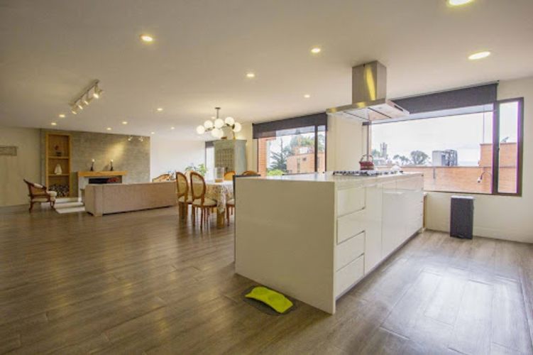 Apartamento de 2 alcobas en venta en Chicó Reservado, Bogotá, 183 m² · foto 8 de 24