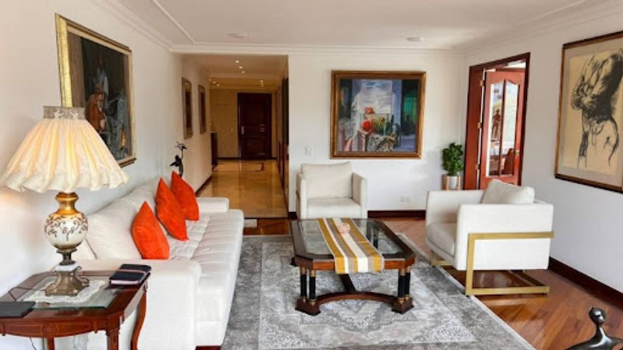 Apartamento de 3 alcobas en venta en La Calleja, Bogotá, 246 m² · foto 2 de 24