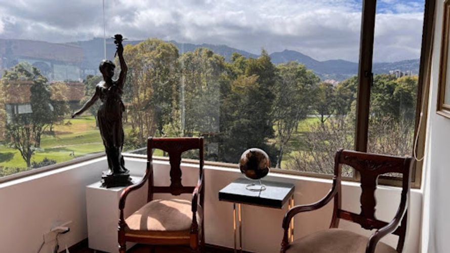 Apartamento de 3 alcobas en venta en La Calleja, Bogotá, 246 m² · foto 3 de 24